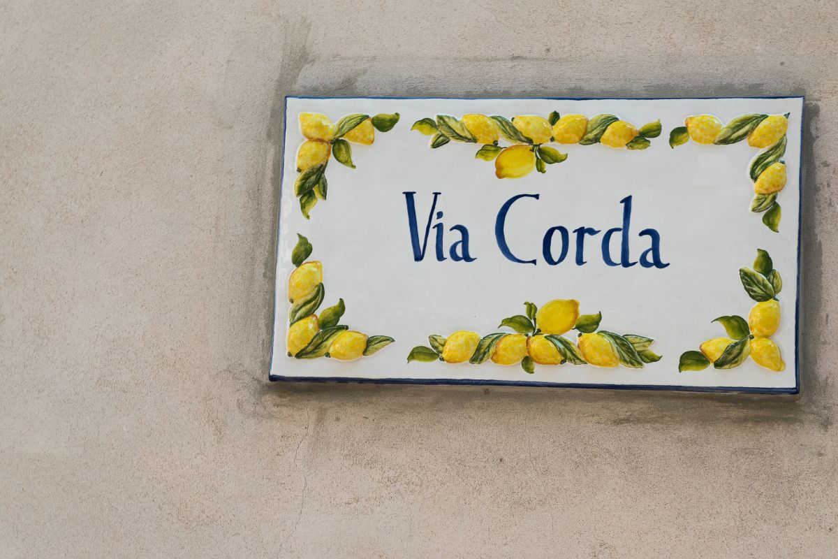 Typisches Schild in Limone